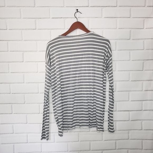 Junie and Jade long sleeve‎ gray striped tee Size Medium - Picture 2 of 5